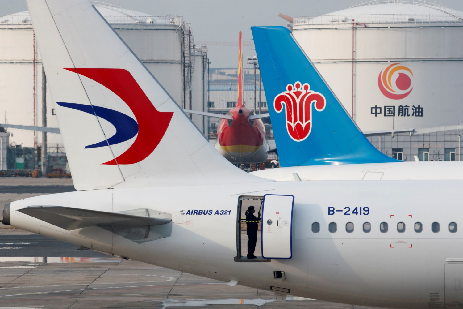 China Eastern Airlines, Sichuan Airlines и Beijing Capital Airlines.