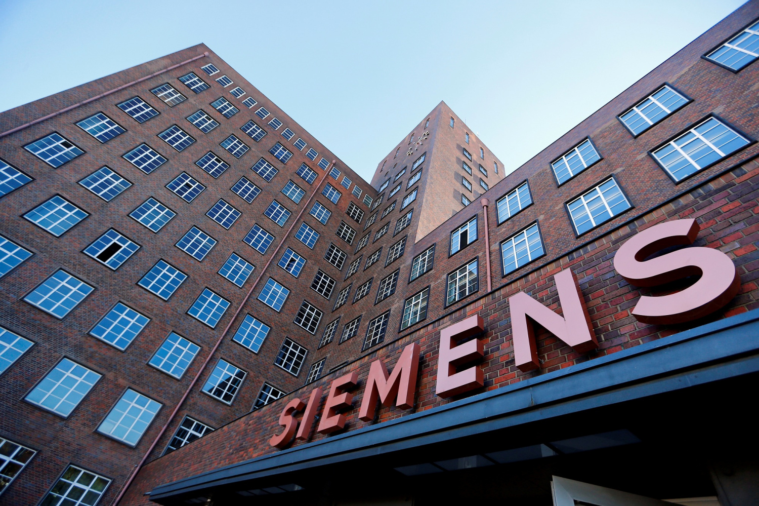 Siemens Expands Healthcare Unit With 16 4 Billion Varian Medical
