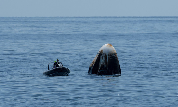 Support teams arrive at the SpaceX Crew Dragon Endeavour spacecraft 
