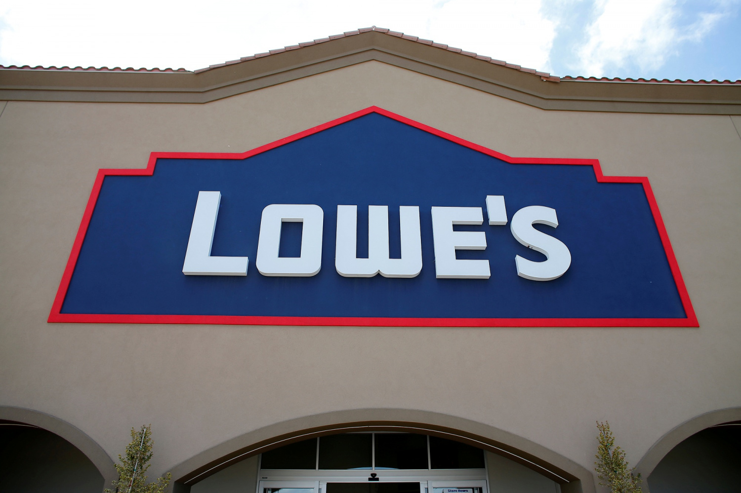LockedDown Americans Turning To DIY Help Lowe's Build SecondQuarter Earnings Rise
