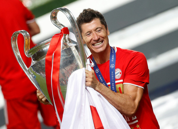 Munich's Robert Lewandowski celebrates with the trophy
