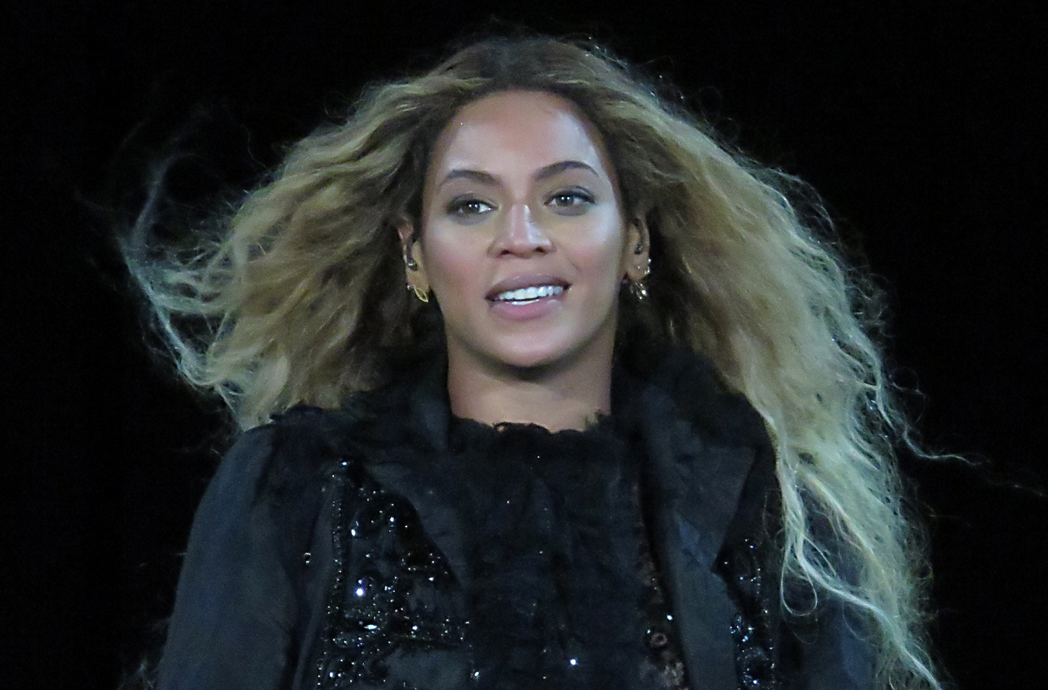 Beyoncé Crowned 'Most Influential Pop Icon,' But Taylor Swift Fans Call ...