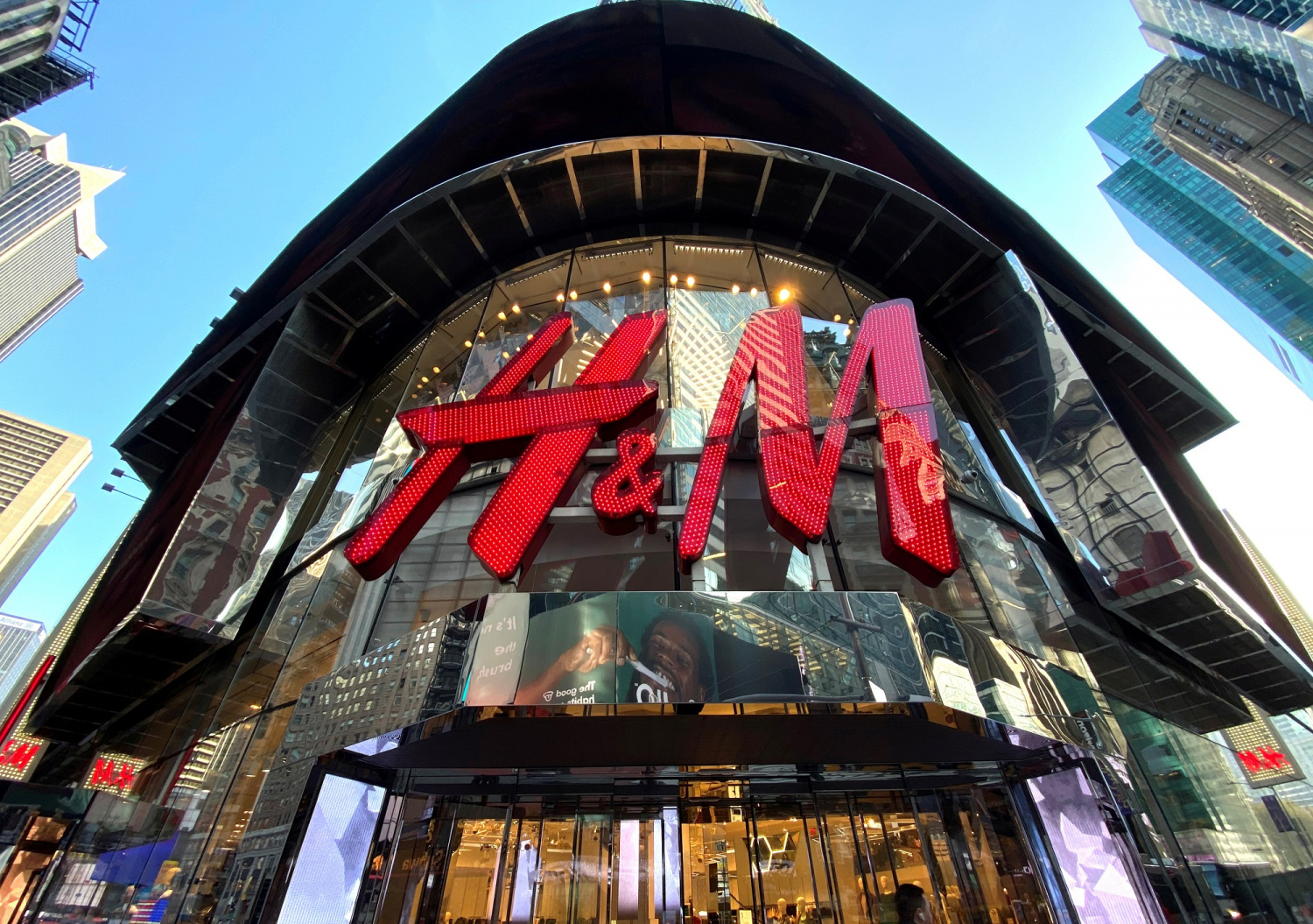 H&M To Close Down More Stores Despite Better-Than-Expected Sales Recovery
