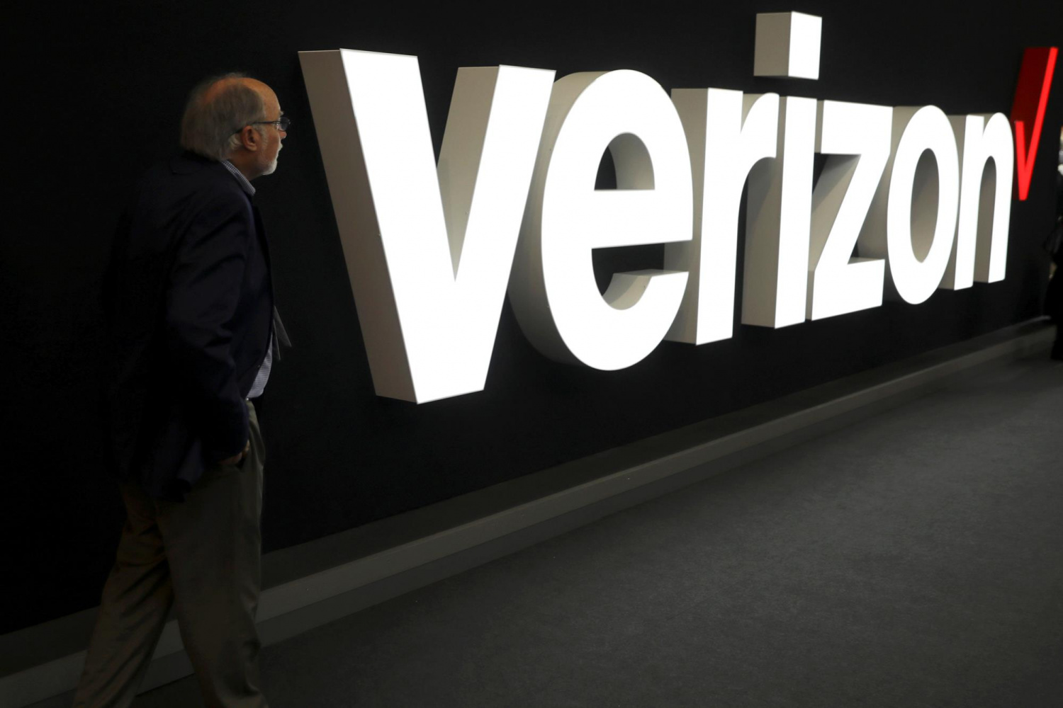 Verizon Faces Major Outage, Millions Stuck in SOS Mode as Connectivity