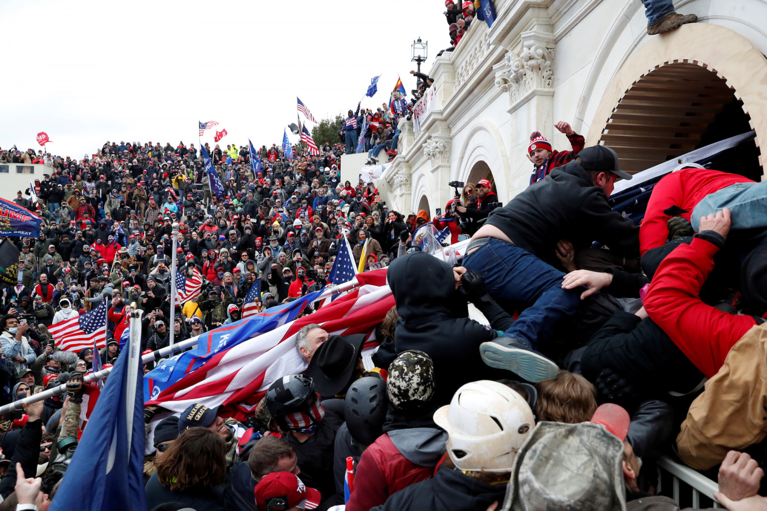 U.S. Cops Hunt Down Jan. 6 Insurrectionists Involved in Coup d’état Attempt