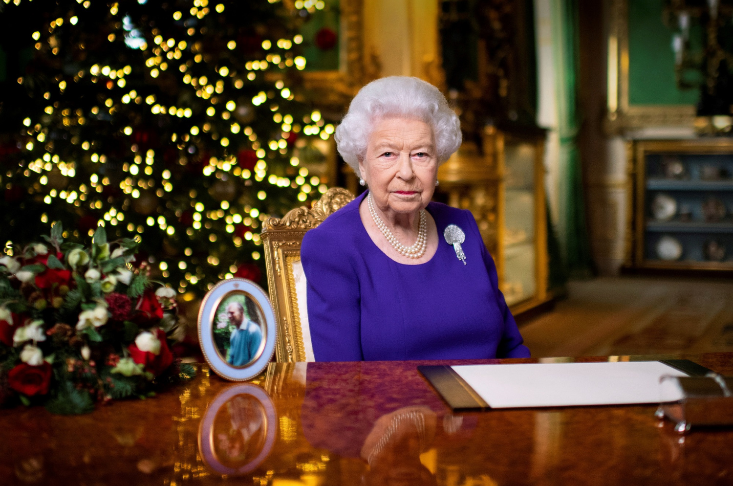 Queen Elizabeth Faces 'Near-Death'; Monarch Now Bypassing Prince