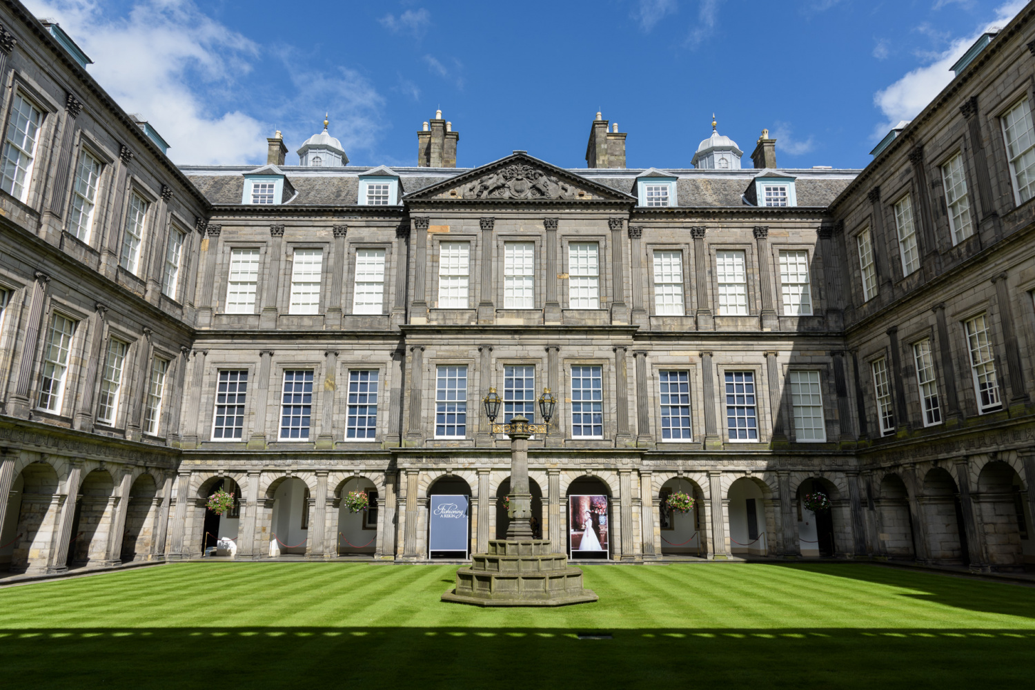 Holyrood Palace Disrupted By Man's Arrest After Bomb Disposal Inspection