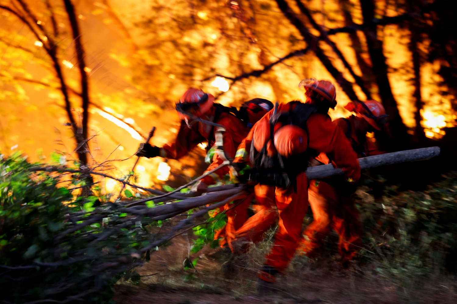 Raging Southern California Wildfire Forces Thousands to Evacuate Amid ...