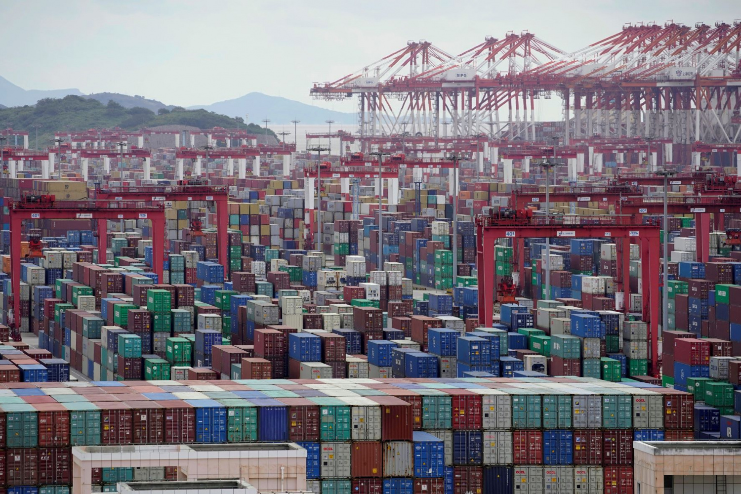 china-shuts-down-major-shipping-terminal-after-one-worker-tests