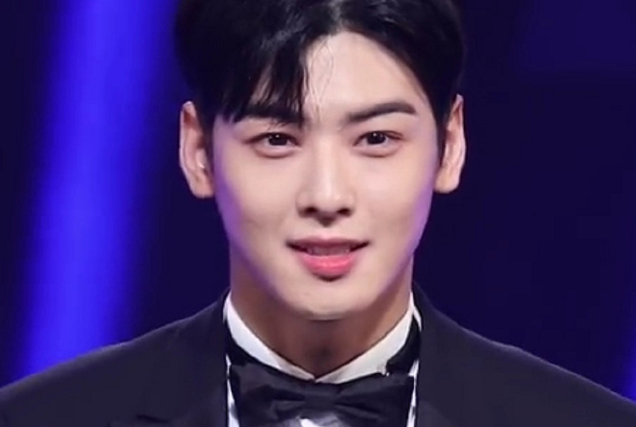 ASTRO's Cha Eun Woo Leaves His Fandom In A Meltdown With His