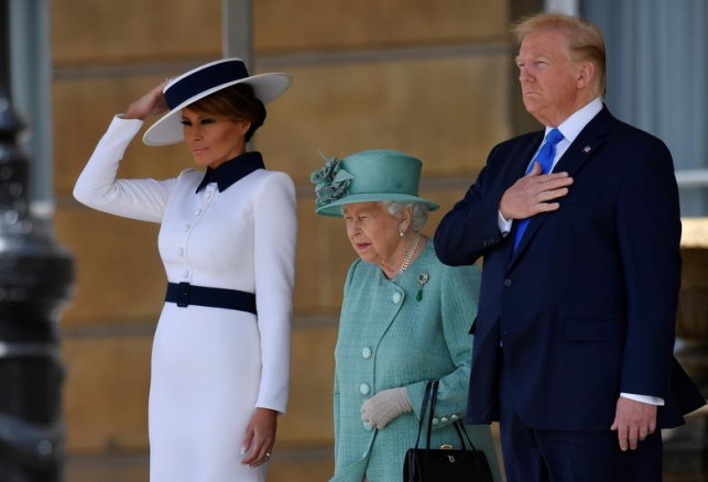 Trump welcomed to Buckingham Palace by Queen Elizabeth