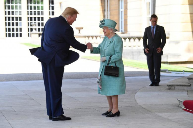 Trump welcomed to Buckingham Palace by Queen Elizabeth