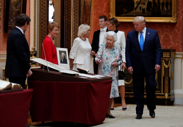 Trump welcomed to Buckingham Palace by Queen Elizabeth