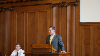 Hank Voight (Jason Beghe) has to face a new nemesis, Darius Walker (Michael Beach), in 