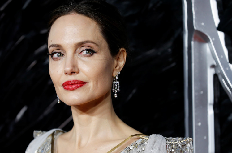 Actor Angelina Jolie poses as she attends the UK premiere of "Maleficent: Mistress of Evil" in London, Britain October 9, 2019. REUTERS/Peter Nicholls