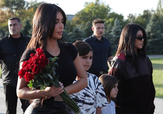 Kim and Kourtney Kardashian