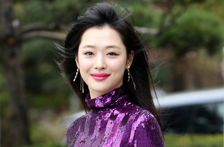 K-Pop Singer-Actress Sulli Bids Farewell