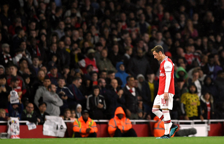 Carabao Cup - Arsenal v Notts Forest. Arsenal's Mesut Ozil looks dejected as he is substituted