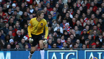 Edwin Van Der Sar Not Leaving Ajax For Job On Manchester United Board