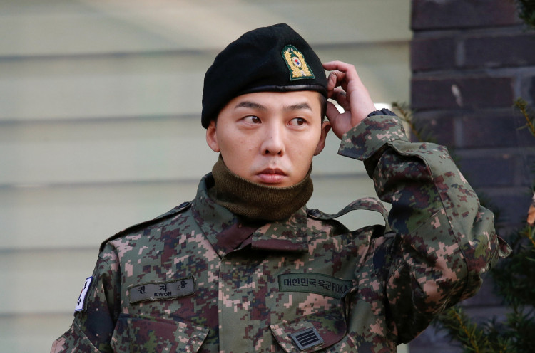 Leader of South Korean K-pop boyband BIGBANG G-Dragon leaves after being discharged from army in Yongin