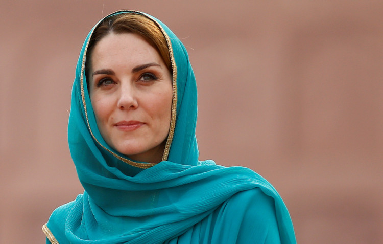 Catherine, Duchess of Cambridge visits the Badshahi Mosque in Lahore, Pakistan October 17, 2019. REUTERS/Peter Nicholls