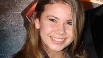 Bindi Irwin and Chandler Powell rumored calling off their wedding over Irwin's family drama. Photo by Eva Rinaldi/Wikimedia Commons