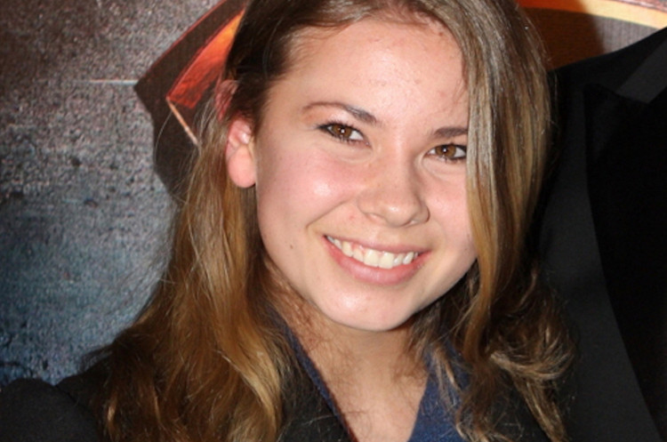 Bindi Irwin and Chandler Powell rumored calling off their wedding over Irwin's family drama. Photo by Eva Rinaldi/Wikimedia Commons