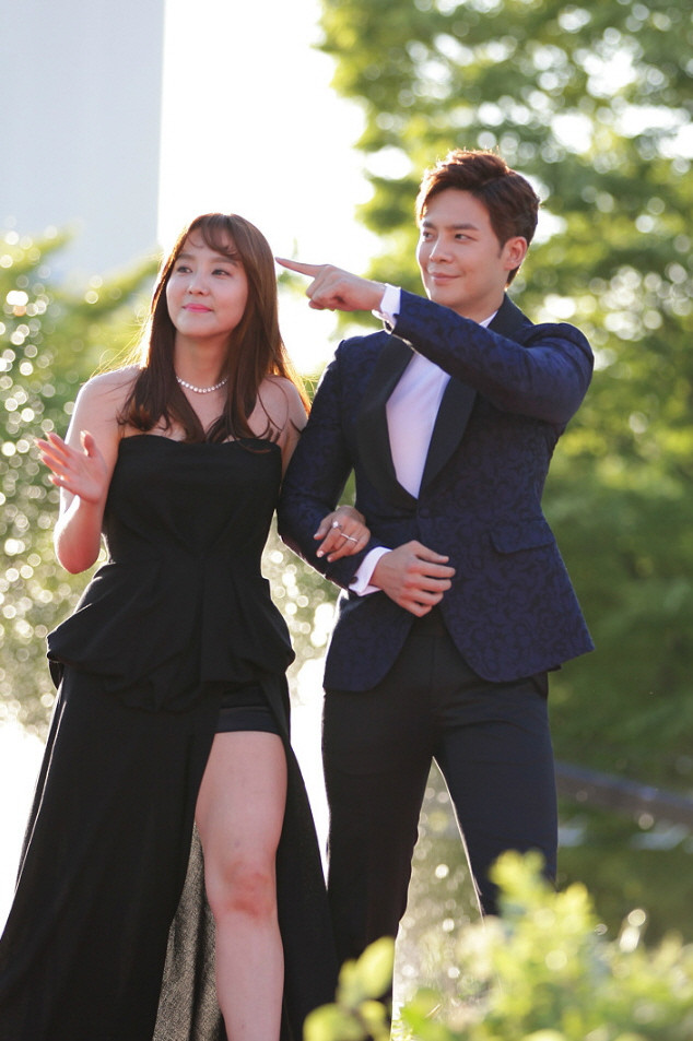  Kang Eun-tak and Dana