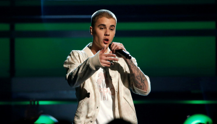 Justin Bieber performs a medley of songs at the 2016 Billboard Awards in Las Vegas, Nevada, U.S., May 22, 2016. REUTERS/Mario Anzuoni/File Photo - TM3ECAV1H0A01