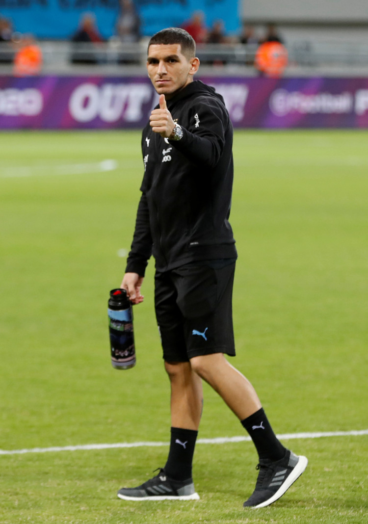 Lucas Torreira gestures as he walks around the pitch ahead of the match 