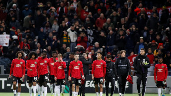 Manchester United players look dejected after the match 