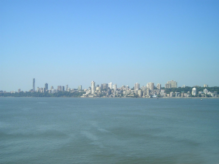 BUSTLING CITY
