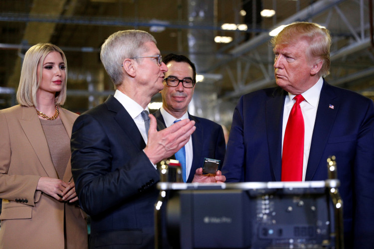 Apple CEO Tim Cook speaks with U.S. President Donald Trump as he tours Apple's Mac Pro manufacturing plant with White House senior advisor Ivanka Trump and Tresury Secretary Steven Mnuchin in Austin, Texas, U.S., November 20, 2019. REUTERS/Tom Brenner