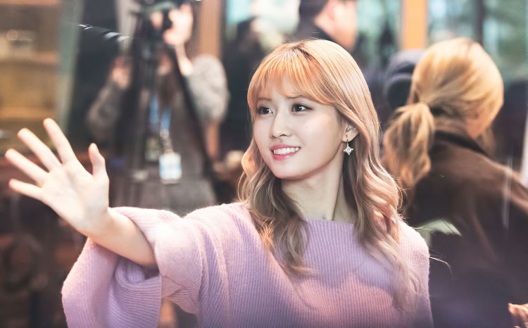 TWICE Momo
