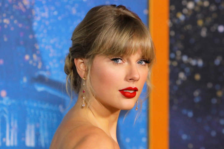Singer Taylor Swift arrives for the world premiere of the movie "Cats" in Manhattan, New York