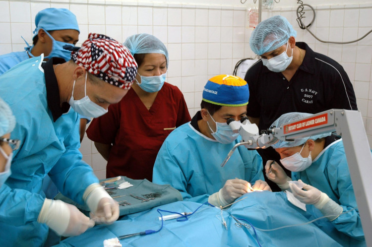 EYE SURGERY MACHINE