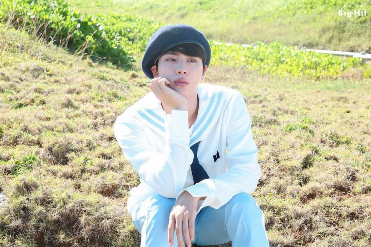 The BTS star just recently proved that even the rich and famous can be “old school.”