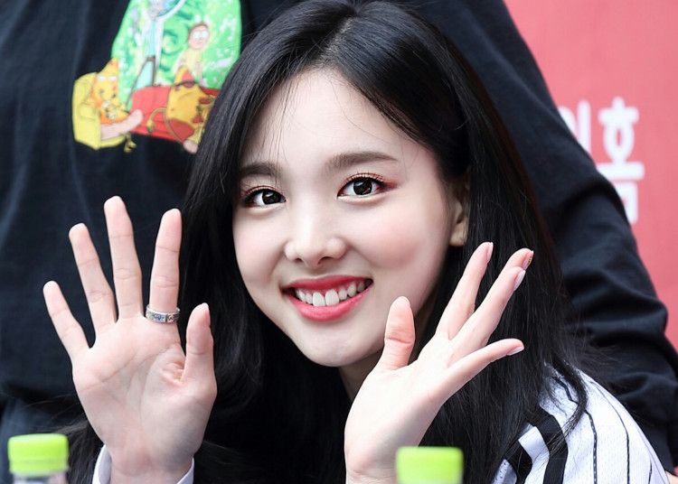 TWICE Nayeon's stalker posts new video amidst criminal charges and restraining order. Photo by Hey Day/Wikimedia Commons