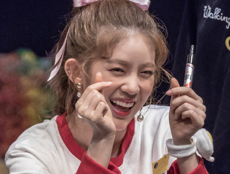 MLD Entertainment hits back on MOMOLAND member Daisy. Photo by Youkwsk/Wikimedia Commons