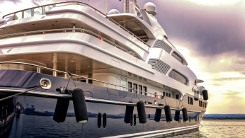 SUPER-YACHT 