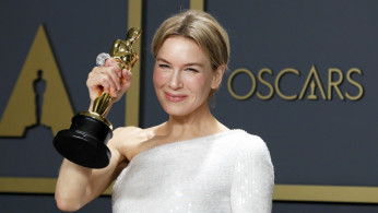 Renee Zellweger poses with her Oscar for Best Actress in 