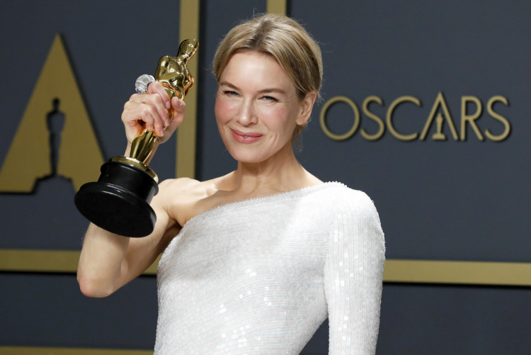 Renee Zellweger poses with her Oscar for Best Actress in "Judy" in the photo room during the 92nd Academy Awards in Hollywood, Los Angeles, California, U.S., February 9, 2020.  