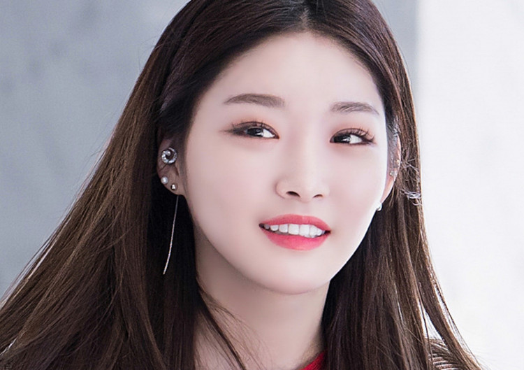 Chungha clarifies her manager has no coronavirus. Photo by SHAQ Photo/Wikimedia Commons