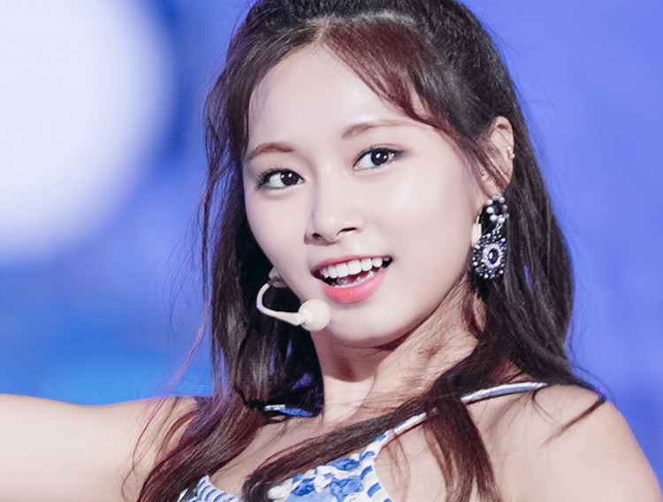TWICE Tzuyu's mother confirms the singer is currently under quarantine in Taiwan. Photo by 월아조운/Wikimedia Commons