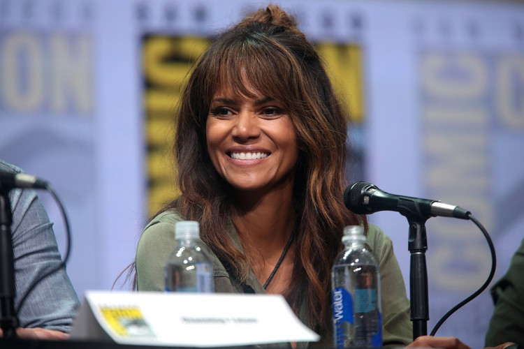  Halle Berry