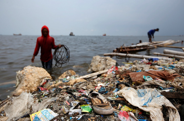 Plastic garbage litters the shoreline in Cilincing in Jakarta, Indonesia, November 26, 2018. 
