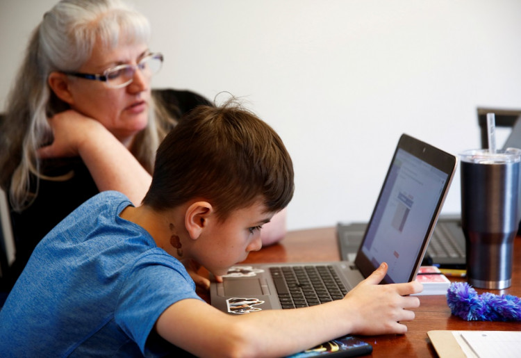 4th grader at Cottage Lake Elementary, tries to figure out assignment instructions 