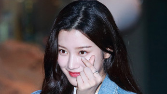 Moon Ga Young 