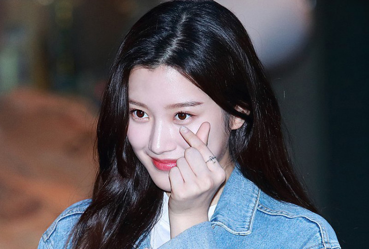 Moon Ga Young Offered Lead Role For 'True Beauty'