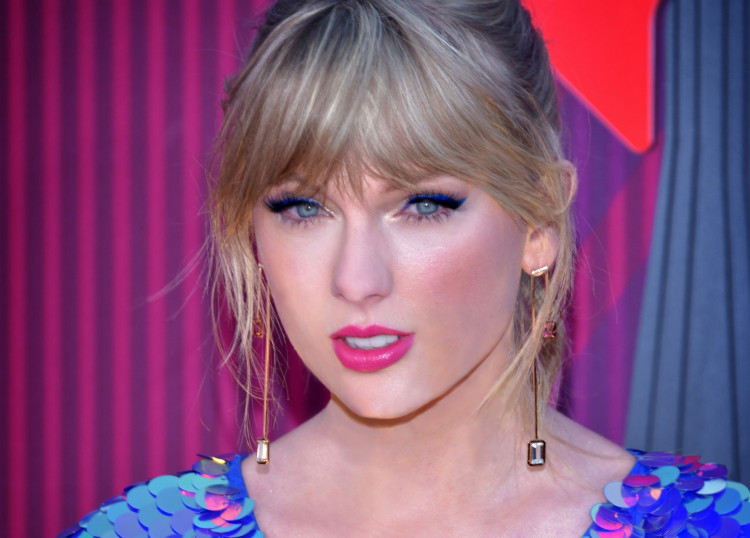 Taylor Swift slams the US census for offering only two gender choices. Photo by Toglenn/Wikimedia Commons